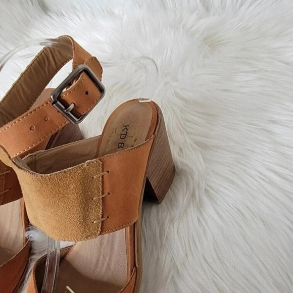 KELSI Dagger Tan Heel Kari Buckle Sandals casual Cocktail Party Size 8.5 - Picture 4 of 11